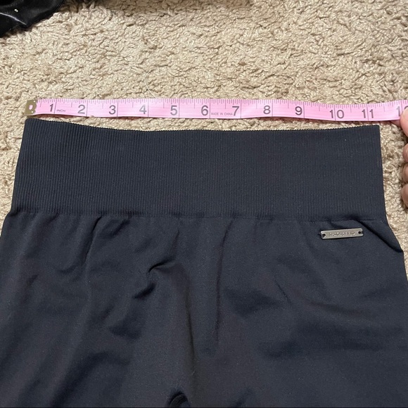 Track & Field Ruched Leggings - Picture 6 of 9